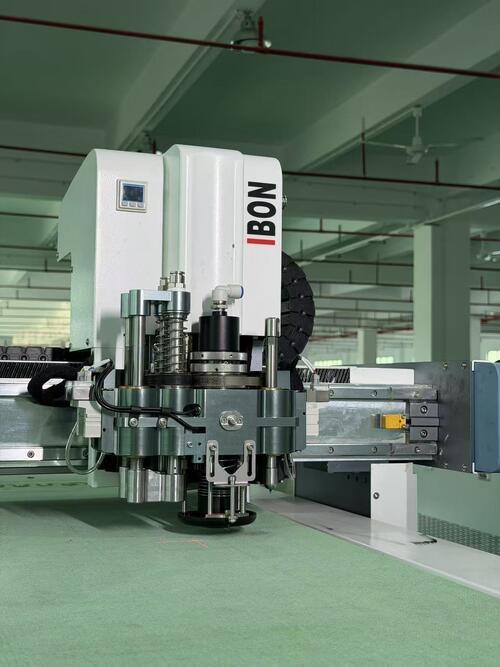 IB1625 maßgeschneiderte Schneidmaschine für die Verpackungsfabrik