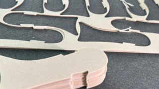 Schmelzklebstoff für Kevlar-Zwischensohlen und Obermaterialien – Multimaterialverarbeitung