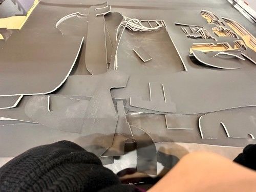 Neueste Unternehmensnachrichten über Warum traditionelle Schneidmethoden bei flexiblen Materialien fehlschlagen