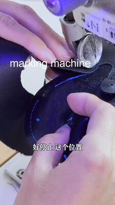 Guter Preis Computergesteuerte Inkjet-Markierungsmaschine mit 1200 x 900 mm Arbeitsbereich und UV-Strichzeichnungssystem für Schuhoberteile Online