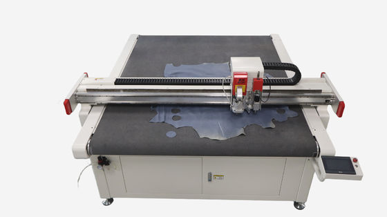Guter Preis Automatische Sofa Schneidemaschine 220V - 380V Messer CNC-Maschine Online