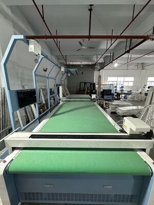 Dual Head IB1660 CNC Leder Schneidemaschine mit 1600mmX6000mm Schneidebereich und hoher Präzision für Echtleder